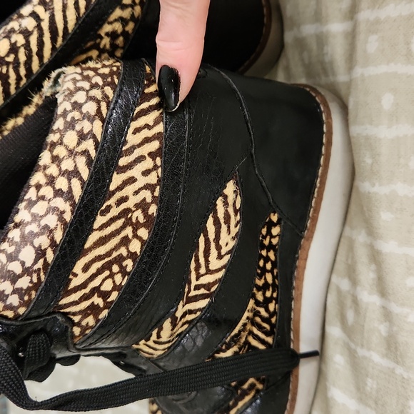 Jeff Campbell, high tops - Picture 13 of 14